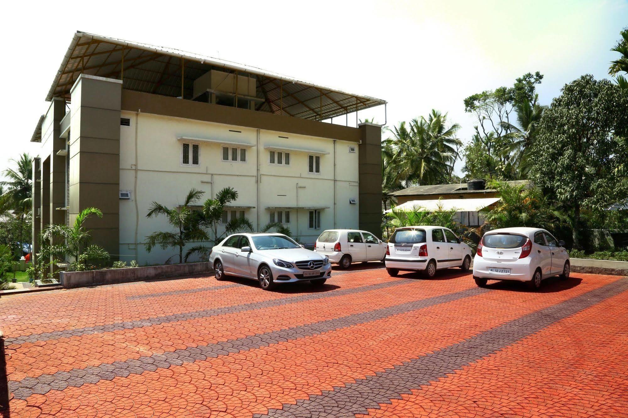 Wayanad Cliff Hotels Apartments Kalpatta Buitenkant foto