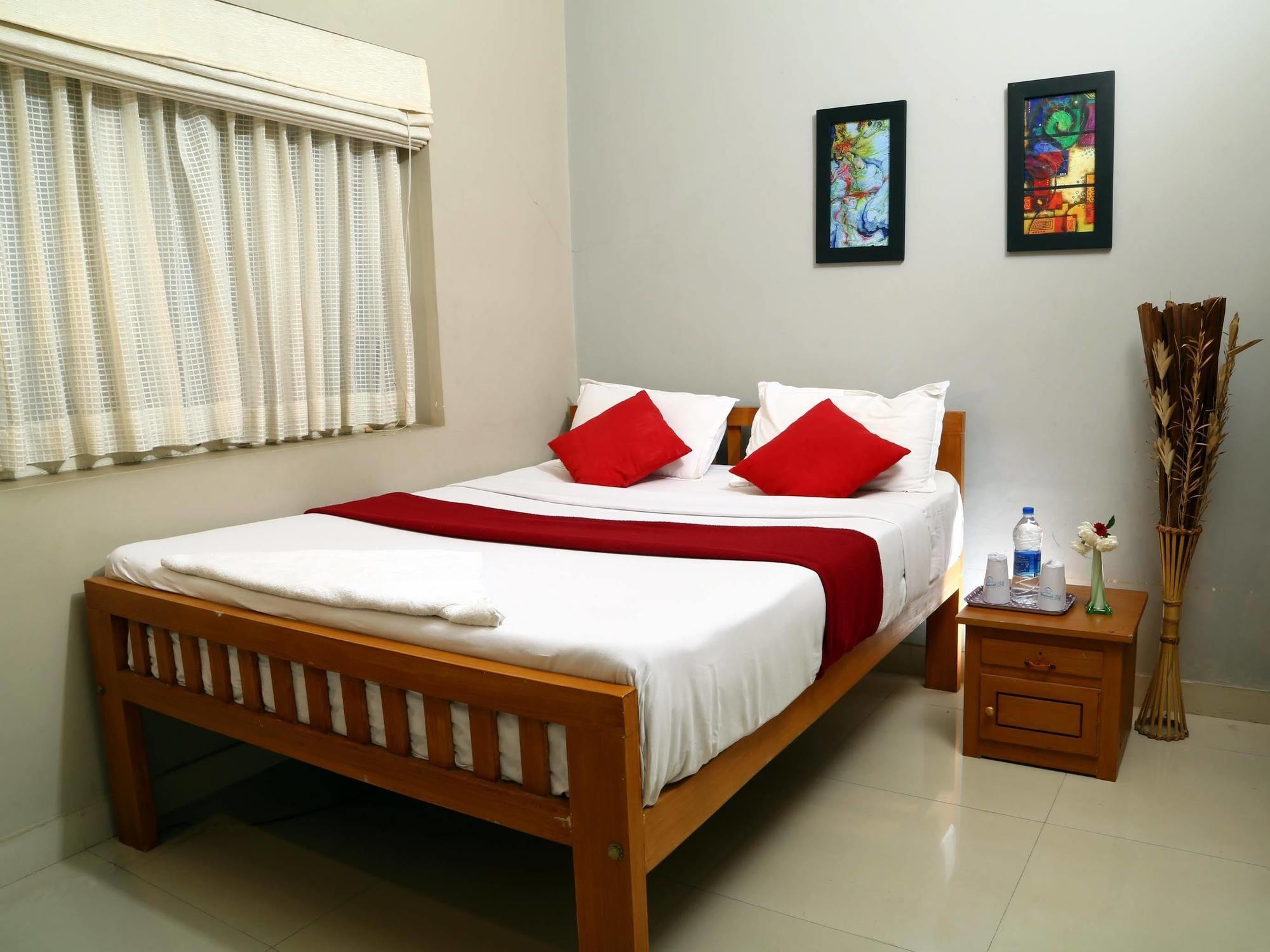 Wayanad Cliff Hotels Apartments Kalpatta Buitenkant foto