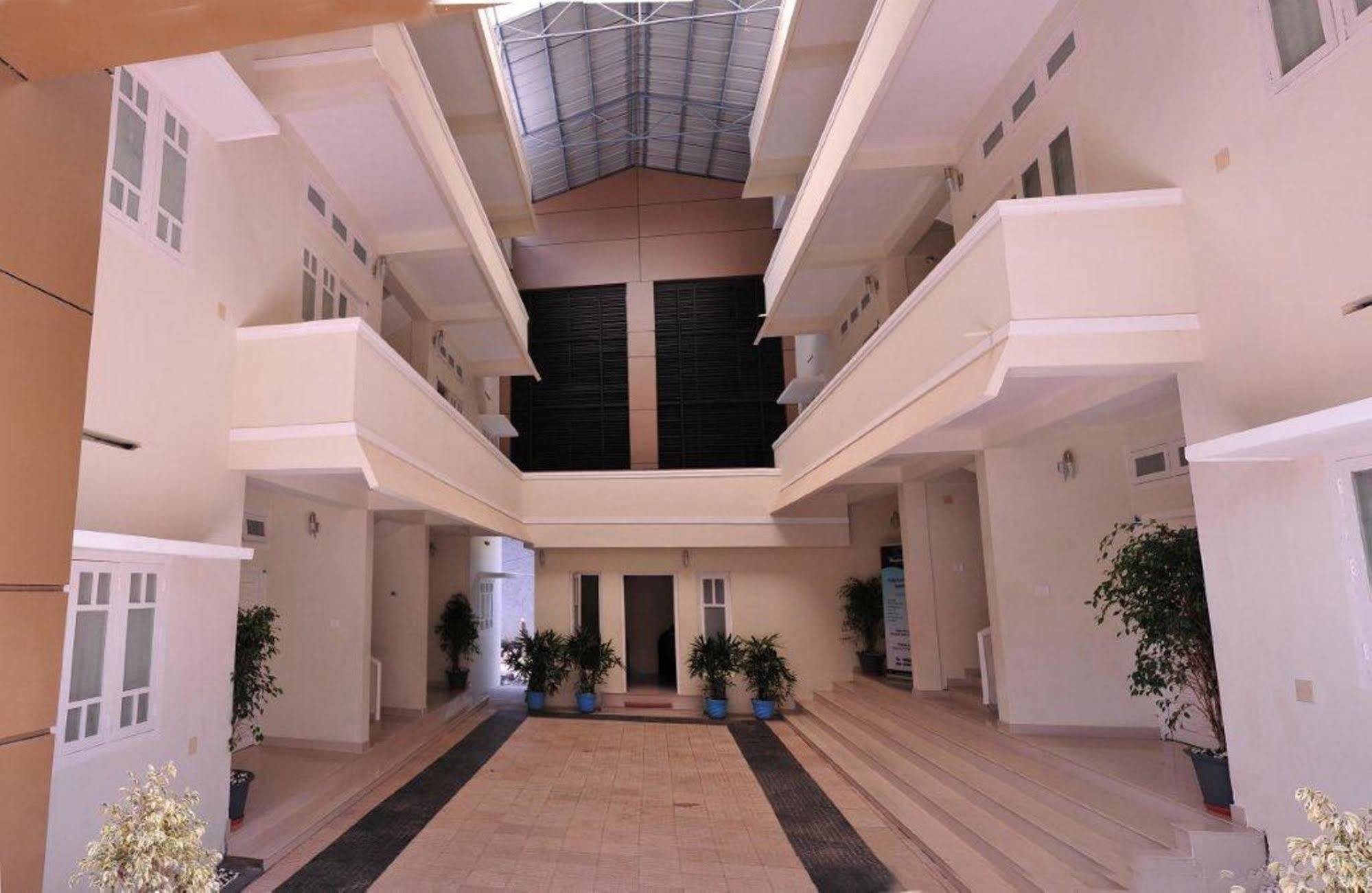 Wayanad Cliff Hotels Apartments Kalpatta Buitenkant foto